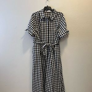 Calvin Klein Black and White Checkered Fit and Flare shirt dress. 20W